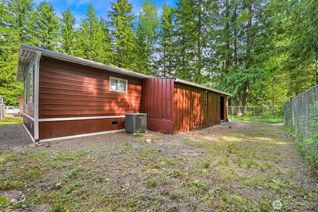 8283 Golden Valley Blvd, Maple Falls, WA 98266 - view of side of property featuring a cooling unit and crawl space