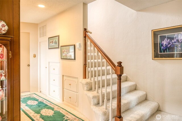 605 Lee Ave, Aberdeen, WA 98520 - stairway featuring carpet floors and recessed lighting