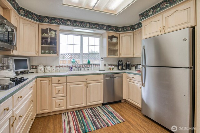 605 Lee Ave, Aberdeen, WA 98520 - kitchen featuring appliances with stainless steel finishes, light countertops, and light brown cabinets