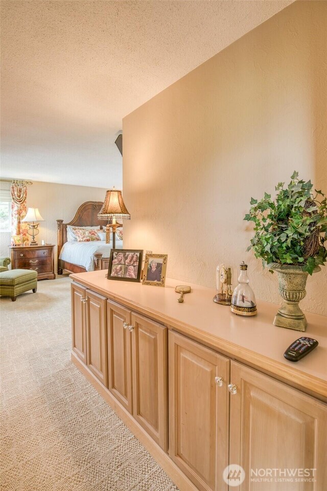 605 Lee Ave, Aberdeen, WA 98520 - corridor featuring light carpet and a textured ceiling