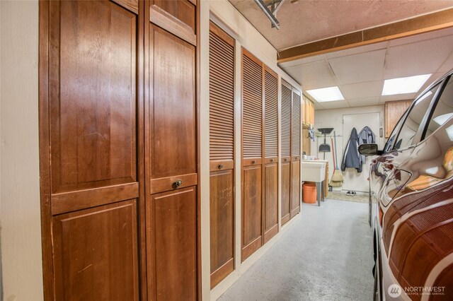 605 Lee Ave, Aberdeen, WA 98520 - corridor featuring a drop ceiling and concrete flooring