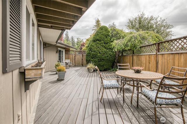 605 Lee Ave, Aberdeen, WA 98520 - wooden terrace featuring outdoor dining space and a fenced backyard