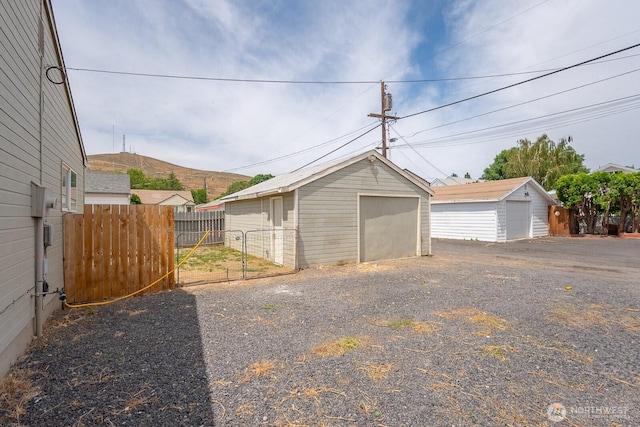 357 7th Ave SW, Ephrata, WA 98823 - detached garage featuring a gate