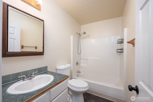 357 7th Ave SW, Ephrata, WA 98823 - bathroom featuring vanity, bathing tub / shower combination, a textured wall, and a textured ceiling