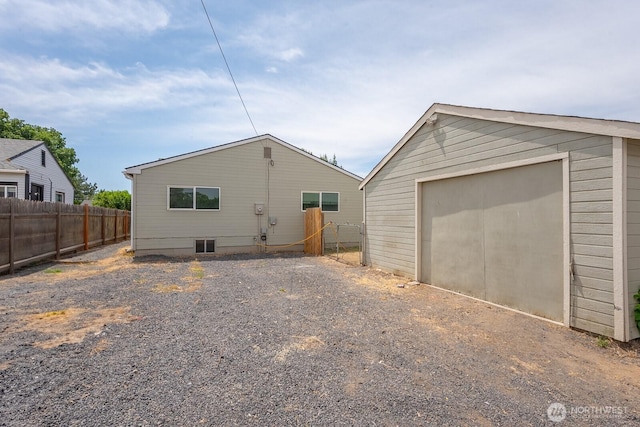 357 7th Ave SW, Ephrata, WA 98823 - back of house with driveway