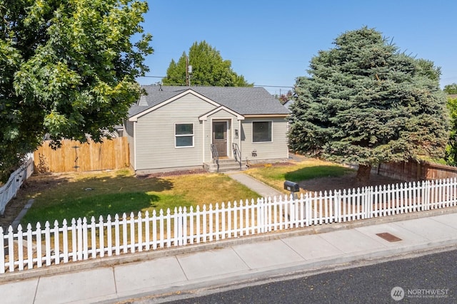 357 7th Ave SW, Ephrata, WA 98823 - view of front of property with a fenced front yard