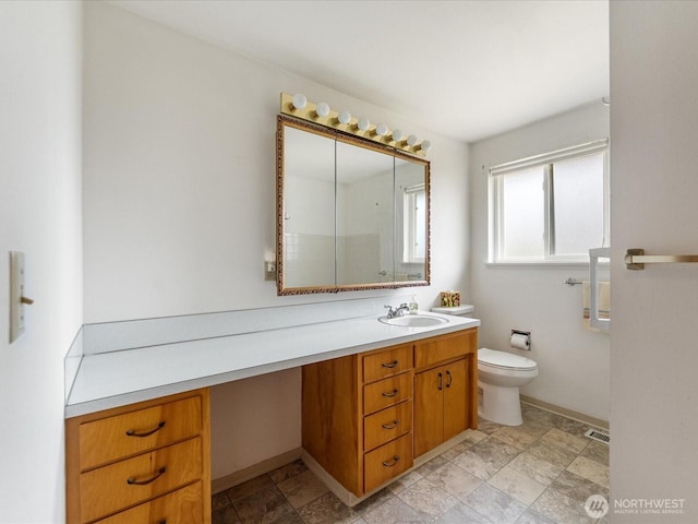 6702 120th St E, Puyallup, WA 98373 - full bath with vanity and toilet