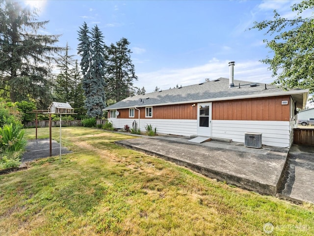 6702 120th St E, Puyallup, WA 98373 - rear view of property with a patio