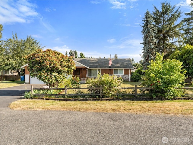 6702 120th St E, Puyallup, WA 98373 - view of front facade with driveway and an attached garage
