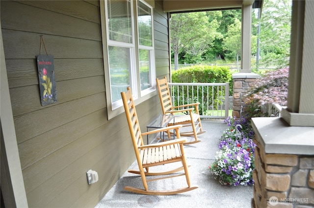 1750 Grand Ave, Mount Vernon, WA 98274 - view of porch