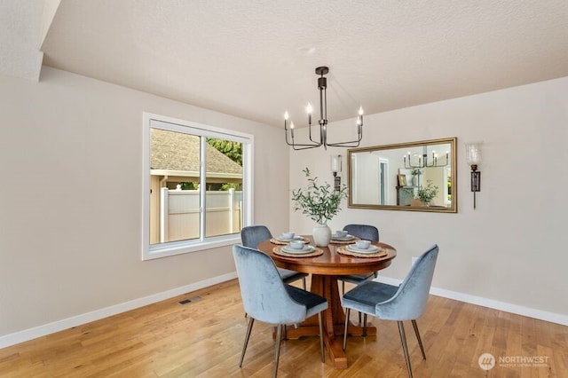 3200 SE Balboa Dr, Vancouver, WA 98683 - dining area featuring a chandelier, light wood-style floors, and a textured ceiling