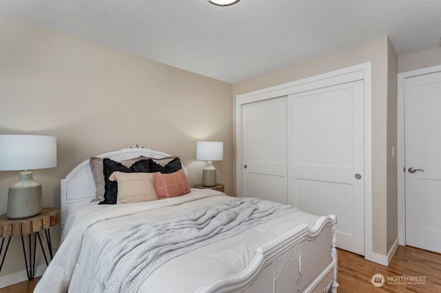 3200 SE Balboa Dr, Vancouver, WA 98683 - bedroom with wood finished floors, a closet, and a textured ceiling