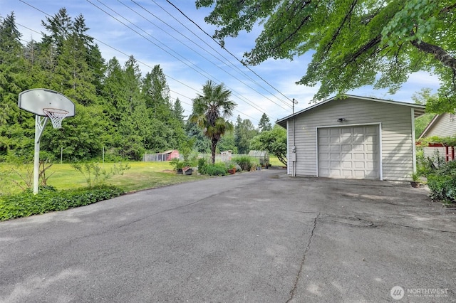 4623 224th St SE, Bothell, WA 98021 - detached garage featuring driveway
