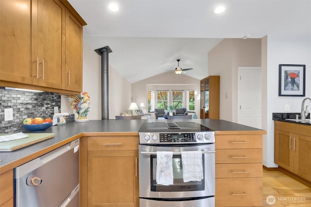 4623 224th St SE, Bothell, WA 98021 - kitchen with appliances with stainless steel finishes, a peninsula, ceiling fan, backsplash, and vaulted ceiling