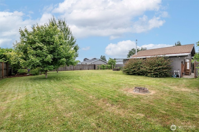614 16th St SW, Puyallup, WA 98371 - fenced backyard with an outdoor fire pit
