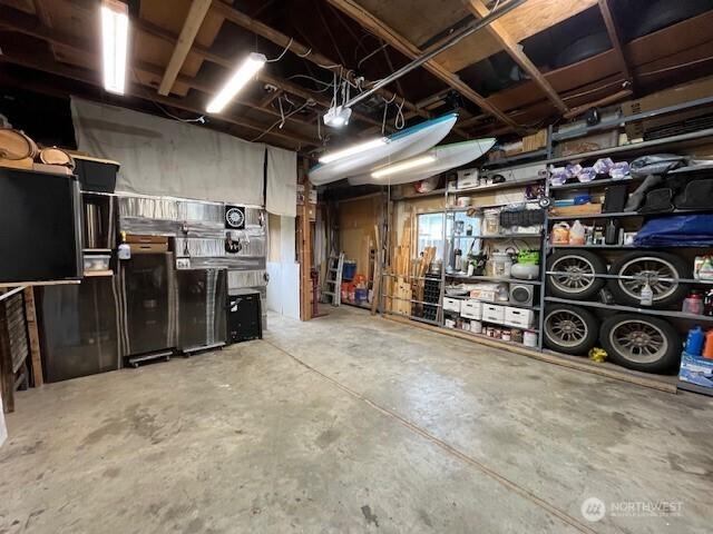 614 16th St SW, Puyallup, WA 98371 - view of garage