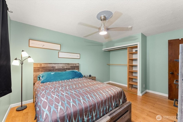 707 Kenwood St N, Omak, WA 98841 - bedroom featuring wood finished floors, a textured ceiling, and ceiling fan