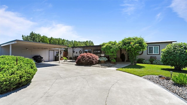 3324 W 19th Ave W Unit 52, Kennewick, WA 99338 - view of front facade with concrete driveway, a front lawn, and a carport