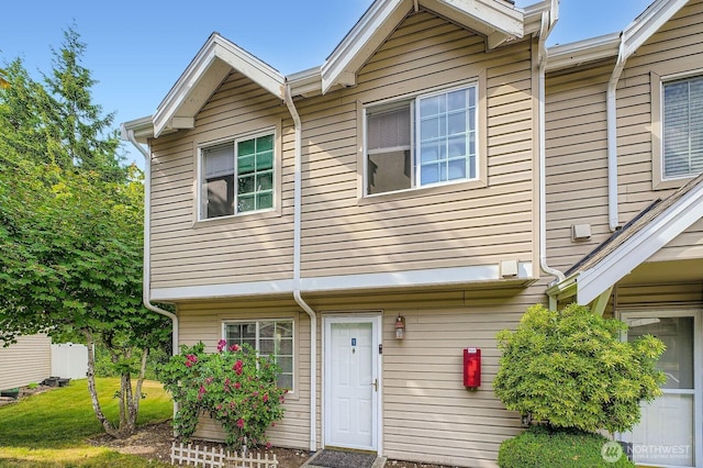2100 S 336th St Unit M1, Federal Way, WA 98003 - view of property with a front lawn
