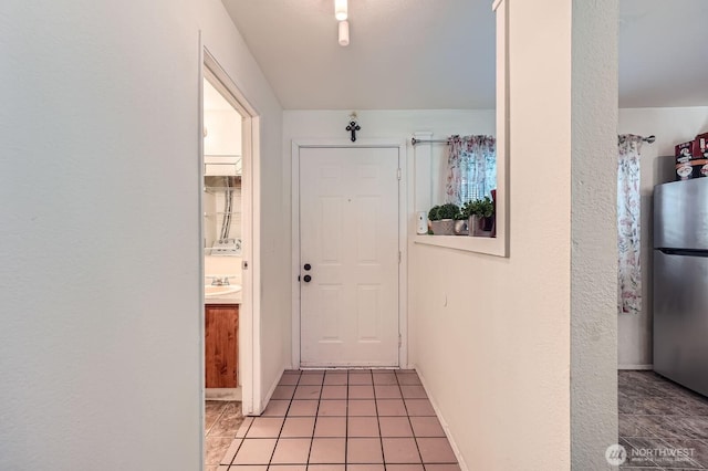 2100 S 336th St Unit M1, Federal Way, WA 98003 - corridor featuring light tile patterned floors and baseboards