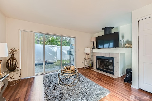 2100 S 336th St Unit M1, Federal Way, WA 98003 - living area with wood finished floors and a tile fireplace