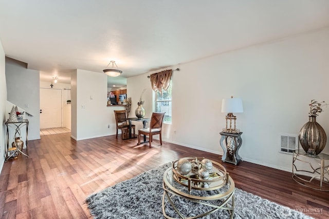 2100 S 336th St Unit M1, Federal Way, WA 98003 - living area with wood finished floors and baseboards