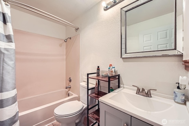2100 S 336th St Unit M1, Federal Way, WA 98003 - full bath with shower / bath combo with shower curtain, vanity, and a textured wall