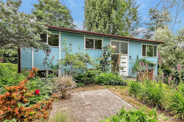 4815 46th Ave S, Seattle, WA 98118 - raised ranch featuring a patio area
