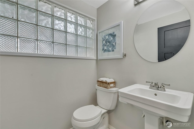 4815 46th Ave S, Seattle, WA 98118 - half bathroom featuring toilet and a sink