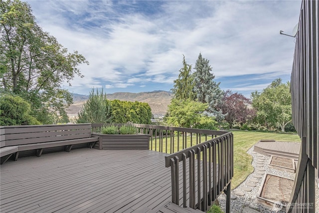 423 Lombard Ln, Wenatchee, WA 98801 - wooden terrace with a yard and a mountain view