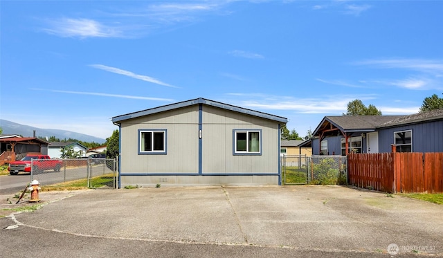 700 N Reed St Unit 101, Sedro Woolley, WA 98284 - view of front facade with a gate and a mountain view
