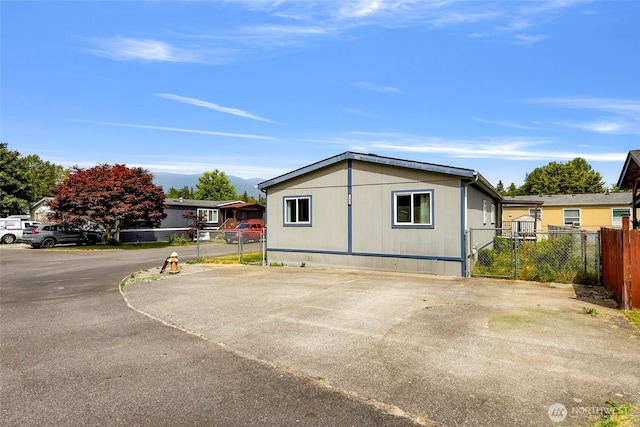 700 N Reed St Unit 101, Sedro Woolley, WA 98284 - manufactured / mobile home featuring a gate