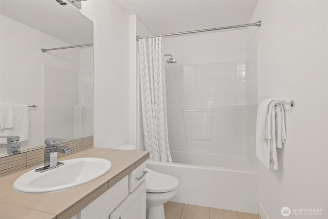 424 3rd Ln S Unit 12, Kirkland, WA 98033 - full bathroom with vanity and shower / tub combo with curtain