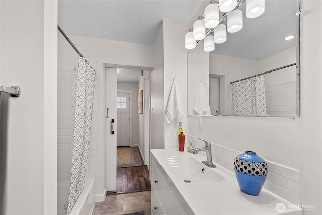 1040 S Director St Unit A, Seattle, WA 98108 - bathroom with vanity, a chandelier, tasteful backsplash, and shower / bathtub combination with curtain