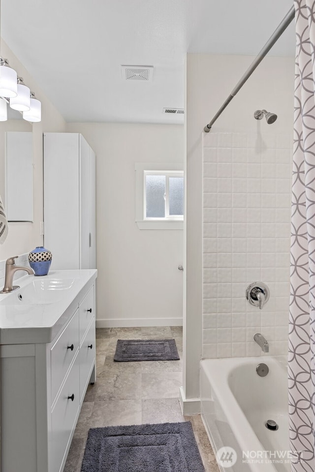 1040 S Director St Unit A, Seattle, WA 98108 - full bath featuring vanity and shower / tub combo with curtain