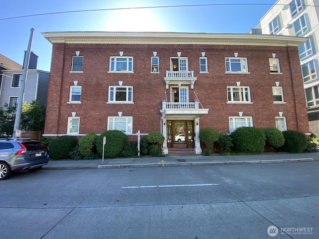 4725 15th Ave NE Unit 14, Seattle, WA 98105 - view of property with uncovered parking