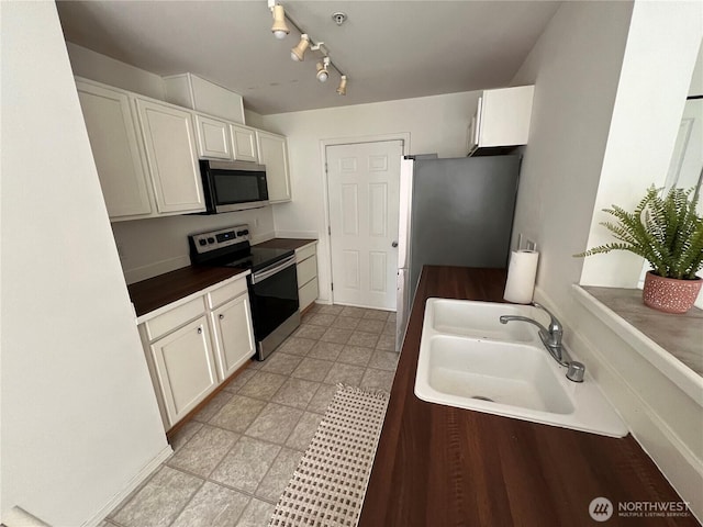 6121 Hazel Ave SE Unit A4, Auburn, WA 98092 - kitchen featuring appliances with stainless steel finishes, white cabinets, and dark countertops