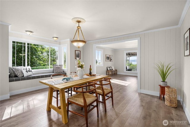2855 SW 300th Pl, Federal Way, WA 98023 - dining space with crown molding and wood-type flooring