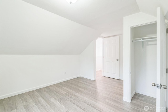 15421 10th Ave SW, Burien, WA 98166 - bonus room featuring light wood-type flooring and vaulted ceiling