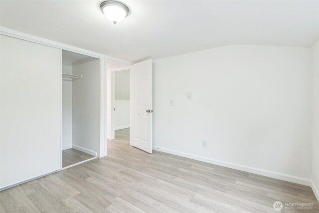15421 10th Ave SW, Burien, WA 98166 - unfurnished bedroom featuring light wood-type flooring, a closet, and vaulted ceiling