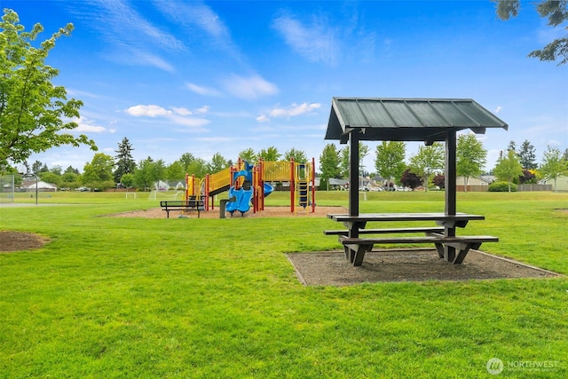 6317 Barstow Ln SE Unit 8, Lacey, WA 98513 - surrounding community with a yard