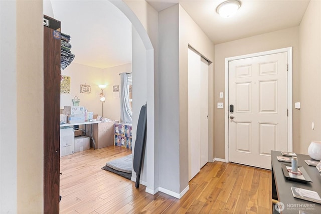6725 159th St E, Puyallup, WA 98375 - foyer entrance featuring arched walkways and light wood-type flooring