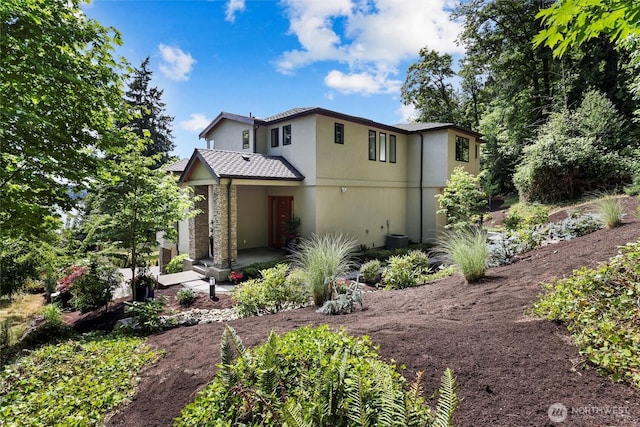 8246 W Mercer Way, Mercer Island, WA 98040 - view of front facade with a patio and stucco siding