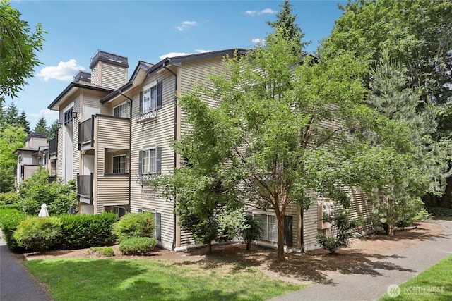 916 3rd Ave Unit A104, Kirkland, WA 98033 - view of side of property with a chimney and a yard