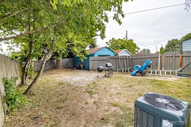 5229 S Thompson Ave, Tacoma, WA 98408 - fenced backyard featuring a patio area