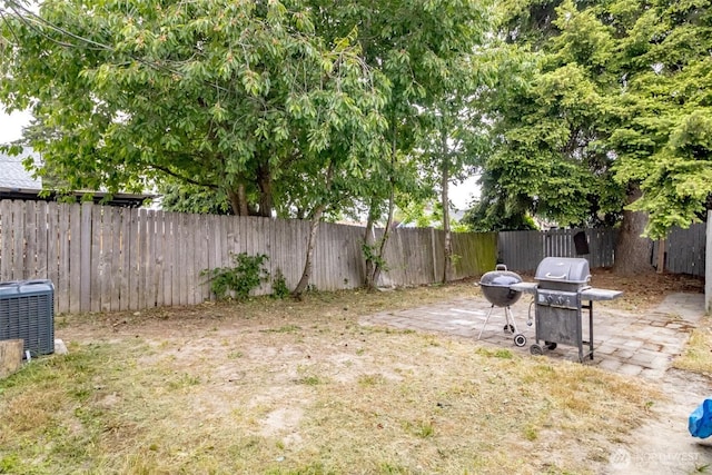 5229 S Thompson Ave, Tacoma, WA 98408 - fenced backyard featuring a patio