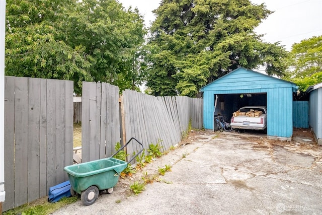 5229 S Thompson Ave, Tacoma, WA 98408 - detached garage featuring driveway
