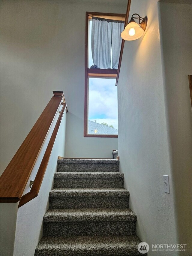 741 G St SW, Tumwater, WA 98512 - view of stairs