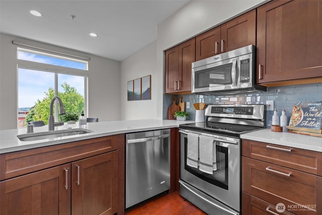 232 Belmont Ave E Unit 503, Seattle, WA 98102 - kitchen with stainless steel appliances, backsplash, dark wood finished floors, a peninsula, and recessed lighting