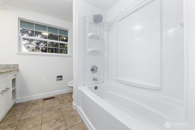 731 Maplewood Ave, Kent, WA 98030 - full bathroom with vanity, washtub / shower combination, and tile patterned flooring